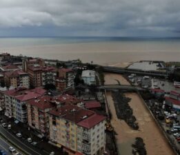 Rize’de denizin rengi değişti