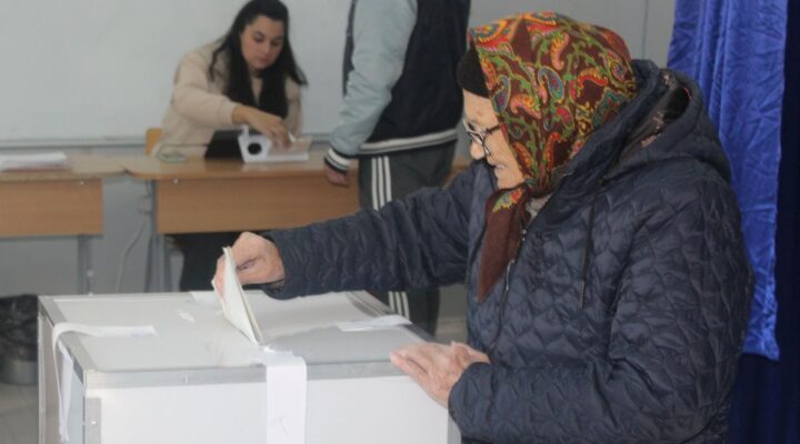 Romanya yeni cumhurbaşkanını belirlemek için sandık başında