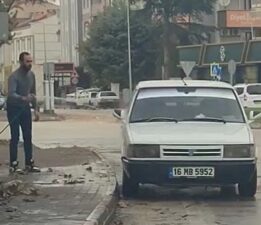 Sokak çeşmesine hortum takıp aracını yıkadı