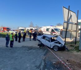 TIR’la çarpışan otomobil parçalandı: 4’ü çocuk 6 yaralı