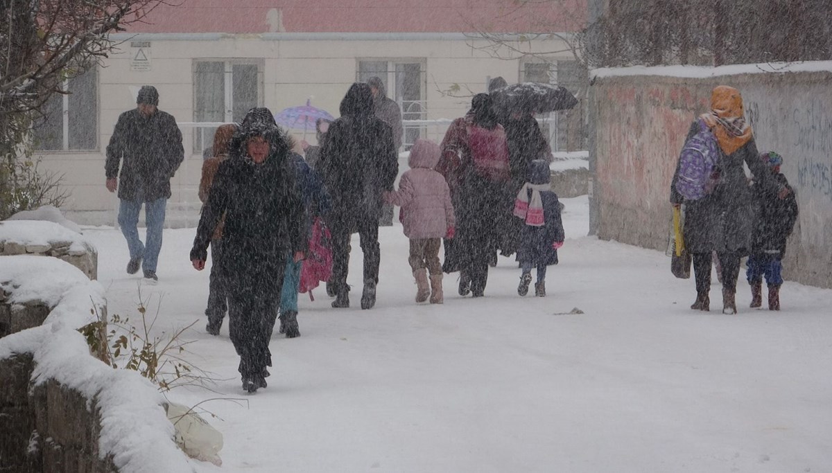 Van’da kar yağışı devam ediyor