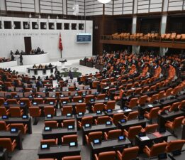 Yetkisiz çakar kullanımına ve ateşli silahlara yönelik cezaların artırılmasıyla ilgili kanun teklifi yasalaştı