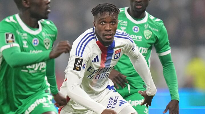 Zaha çıkmazı: Galatasaray’a dönerse sözleşmesi feshedilecek