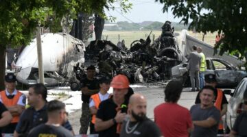 Arjantin’de iniş sırasında pistten çıkan özel jet yerleşim yerine daldı: İki ölü, bir yaralı