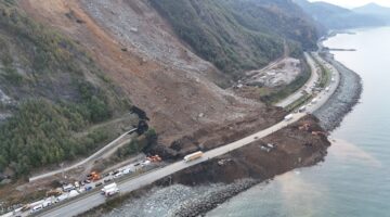 Artvin’de heyelan riski devam ediyor: Validen “Bugünkü yağışlara dikkat!” uyarısı