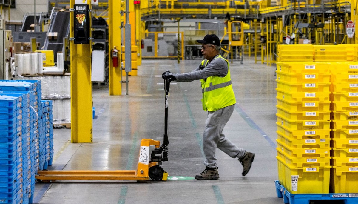 Binlerce Amazon çalışanı greve çıktı