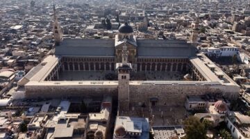 Esad sonrası ilk cuma namazı: Suriyeliler Emevi Camii’ne akın etti