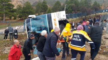 Isparta’da yolcu otobüsü devrildi: 1 ölü, 18 yaralı