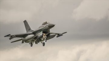 F-16 pilotundan rekor: Tek seferde altı seyir füzesi düşürdü!