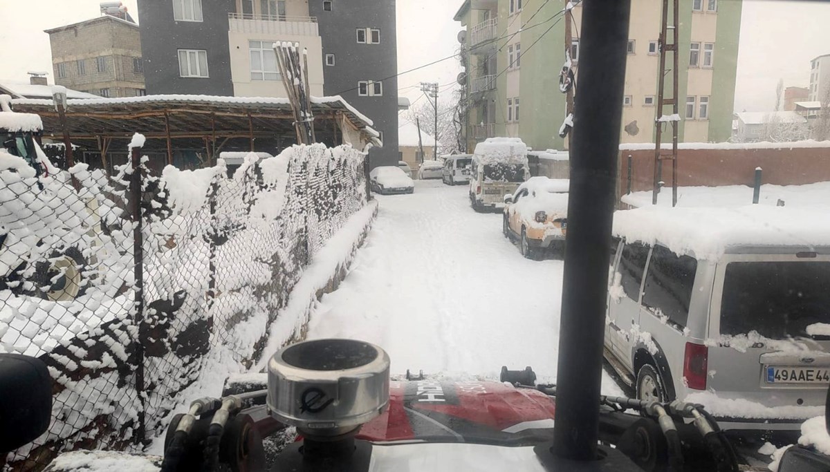 Hakkari’de 132 yerleşim yerinin yolu ulaşıma kapandı