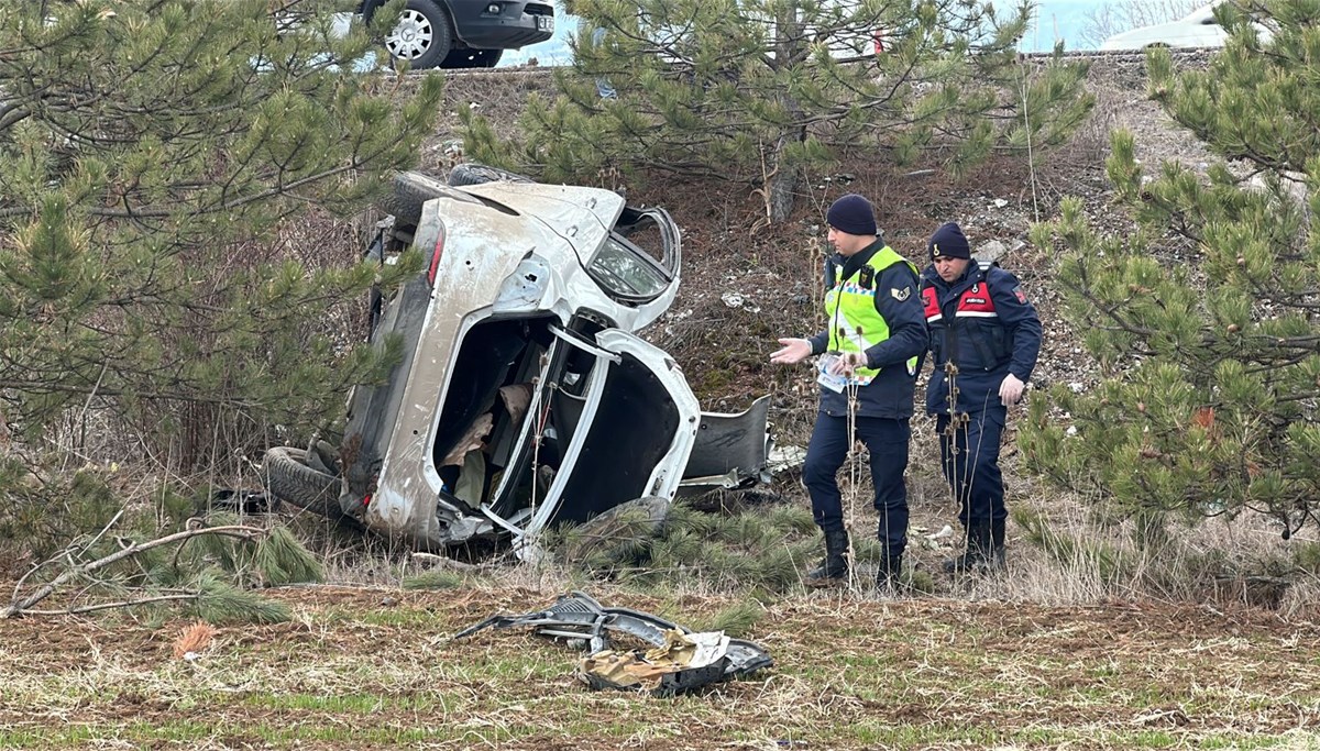 Kütahya’da feci kaza: Otomobilin camından fırlayarak hayatını kaybetti